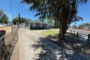 2695 Merriman Rd, Medford, OR 97501 - Photo 24