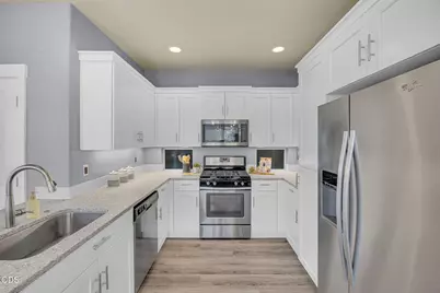 61094 SE Sydney Harbor Drive, Bend, OR 97702 - Photo 12