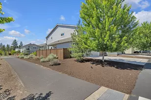 61094 SE Sydney Harbor Dr, Bend, OR 97702 - Photo 32