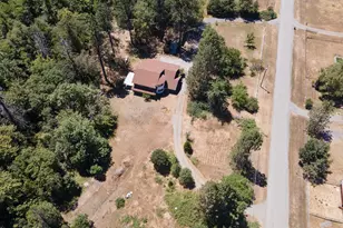 925 Meadow View Dr, Williams, OR 97544 - Photo 2