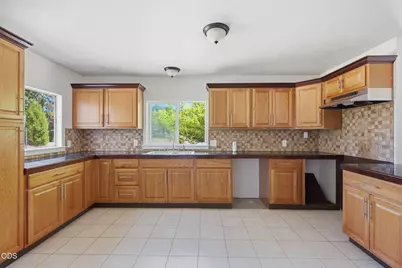 925 Meadow View Drive, Williams, OR 97544 - Photo 18