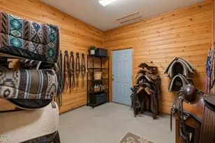 67480 Cloverdale Rd, Bend, OR 97703 - Photo 38