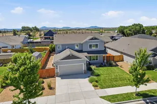 241 NW Monte Vis Ave, Madras, OR 97741 - Photo 4