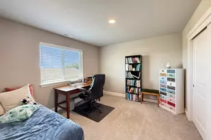 241 NW Monte Vis Ave, Madras, OR 97741 - Photo 28