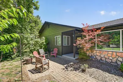 8027 E Evans Creek Road, Rogue River, OR 97537 - Photo 4