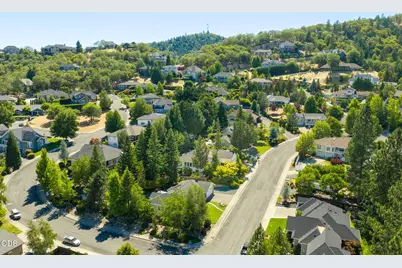 1119 NW Morgan Lane, Grants Pass, OR 97526 - Photo 48