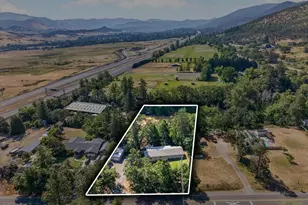 624 Crowson Rd, Ashland, OR 97520 - Photo 2