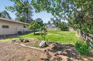 624 Crowson Rd, Ashland, OR 97520 - Photo 6