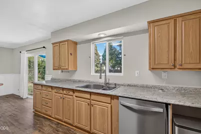 2425 E McAndrews Road, Medford, OR 97504 - Photo 6
