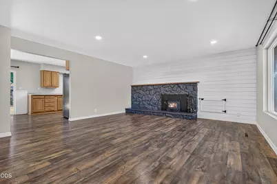 2425 E McAndrews Road, Medford, OR 97504 - Photo 2