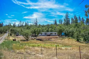 1956 Worthington Rd, Eagle Point, OR 97524 - Photo 1