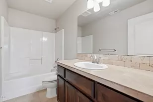 21171 SE Kayla Ct, Bend, OR 97702 - Photo 24