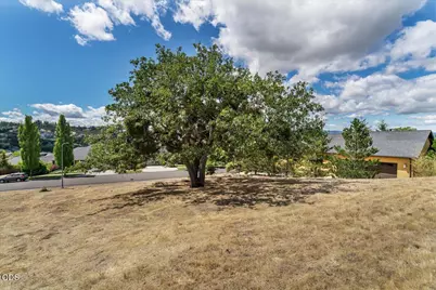 4359 Vista Pointe Drive, Medford, OR 97504 - Photo 1