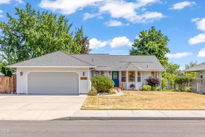 634 NW 22nd Street, Redmond, OR 97756 - Photo 2