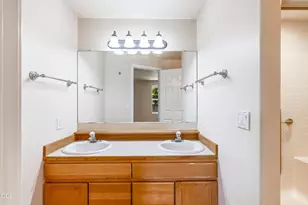 634 NW 22nd St, Redmond, OR 97756 - Photo 16