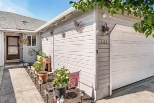 441 Crystal Dr, Eagle Point, OR 97524 - Photo 2