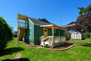 2172 17th St, North Bend, OR 97459 - Photo 4