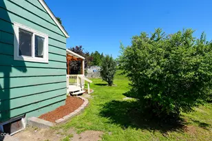 2172 17th St, North Bend, OR 97459 - Photo 2