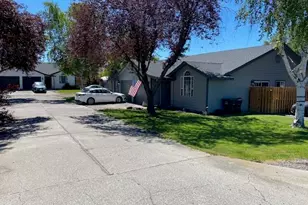 2334 NW McDougal Ct, Prineville, OR 97754 - Photo 2