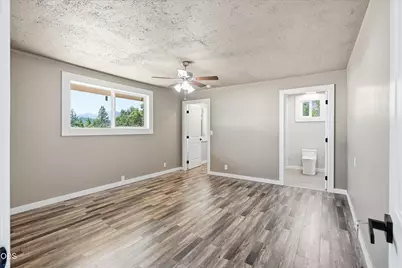 8960 N Applegate Road, Grants Pass, OR 97527 - Photo 14
