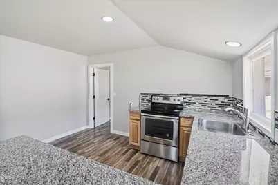 8960 N Applegate Road, Grants Pass, OR 97527 - Photo 10