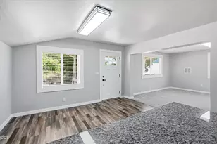 8960 N Applegate Rd, Grants Pass, OR 97527 - Photo 4