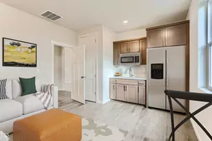 63103 NE Henningsen Pl, Bend, OR 97701 - Photo 14
