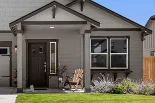 2347 NW Upas Wy, Redmond, OR 97756 - Photo 2