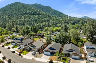 2113 SE Kayleigh Way, Grants Pass, OR 97526 - Photo 30