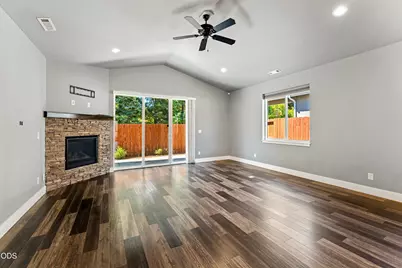 2113 SE Kayleigh Way, Grants Pass, OR 97526 - Photo 10