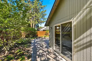 19905 Antler Point Dr, Bend, OR 97702 - Photo 18