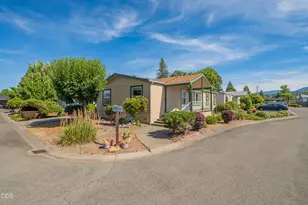 2395 Ryan Ct, Grants Pass, OR 97527 - Photo 2