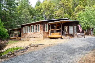 271 Highwood, Grants Pass, OR 97527 - Photo 2