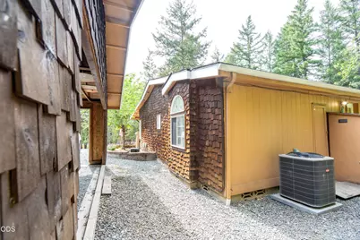 271 Highwood, Grants Pass, OR 97527 - Photo 60