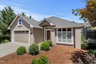 4643 Hathaway Dr, Medford, OR 97504 - Photo 36