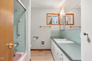 408 NE Hawthorne Ave, Bend, OR 97701 - Photo 22