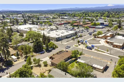 408 NE Hawthorne Avenue, Bend, OR 97701 - Photo 32