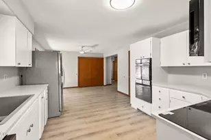 408 NE Hawthorne Ave, Bend, OR 97701 - Photo 10