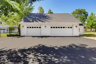 4244 Griffin Creek Rd, Medford, OR 97501 - Photo 6