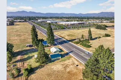 4082 Table Rock Road, Central Point, OR 97502 - Photo 2