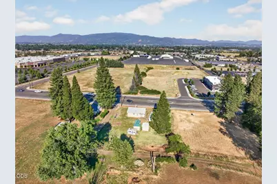 4082 Table Rock Road, Central Point, OR 97502 - Photo 10