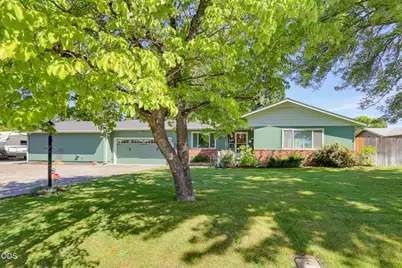1130 Crest Drive, Central Point, OR 97502 - Photo 2