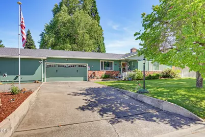 1130 Crest Drive, Central Point, OR 97502 - Photo 38