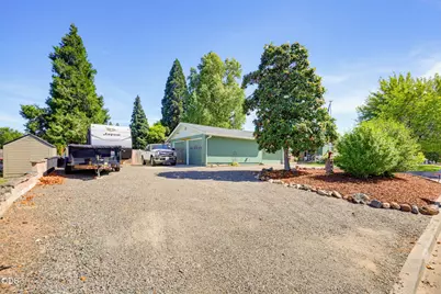1130 Crest Drive, Central Point, OR 97502 - Photo 6