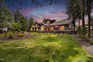19465 Ironwood Cir, Bend, OR 97702 - Photo 2