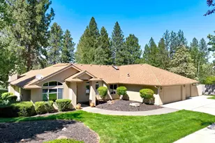 20490 Timberline Ct, Bend, OR 97702 - Photo 2