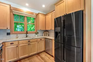 547 W Jefferson Ave, Sisters, OR 97759 - Photo 8
