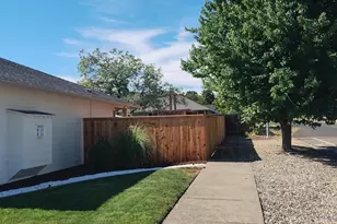 1699 Husker Butte Ln, Medford, OR 97504 - Photo 4