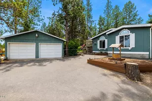 60865 Raintree Dr, Bend, OR 97701 - Photo 2