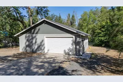 2750 Granite Hill Road, Grants Pass, OR 97526 - Photo 2